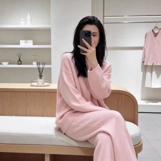 慵懒风韩系粉色针织运动套装女2026秋冬时尚减龄毛衣休闲裤两件套