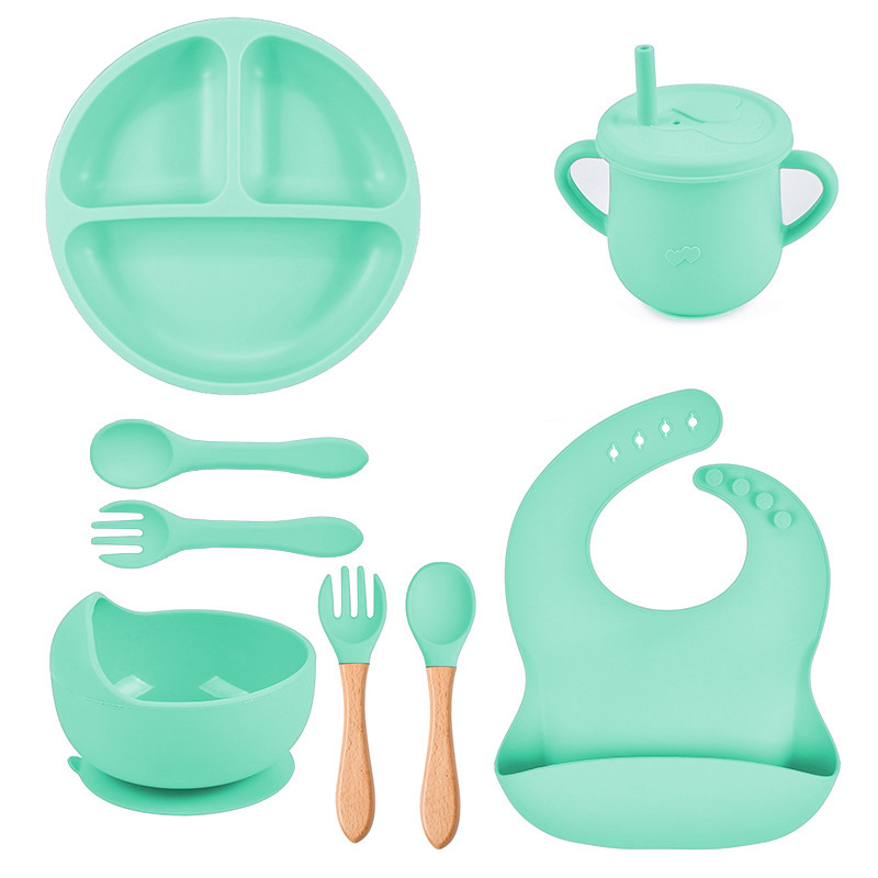 Conjunto de cubiertos de silicona de 8 piezas pequeños platos de succión copas de paja de silicona cuenco delantal cuchara horquilla plato de bebé al por mayor
