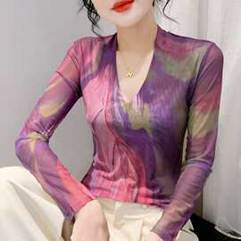 欧美风女装批发彩虹色晕染V领紧身打底小衫大码撞色炸街百搭体恤