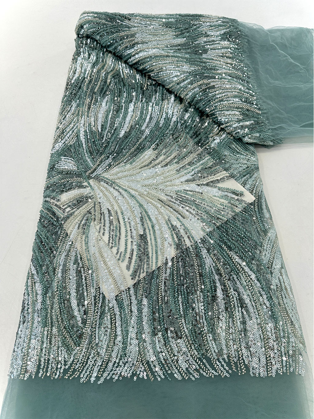Bridal dress lace fabric vestido de noche europeo y americano malla lentejuelas tela bordada con tubo de cuentas