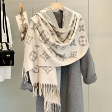 大牌披肩女外搭秋冬仿羊绒韩系氛围感流苏轻奢厚羊毛围巾2025新款