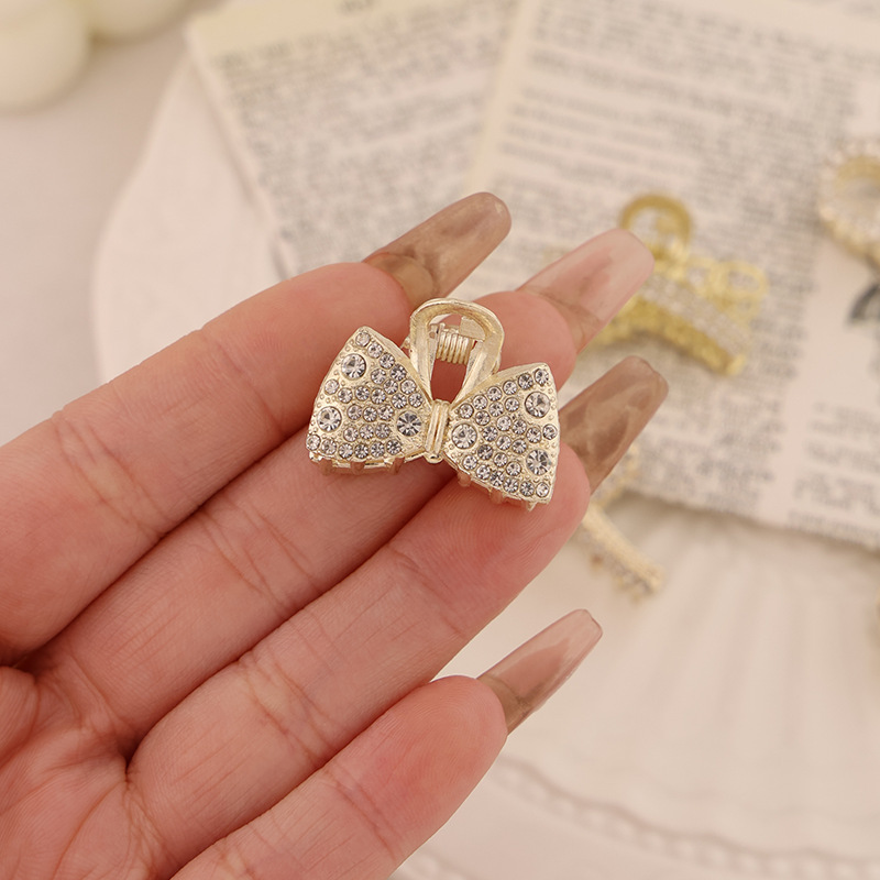 Pinza pequeña de pajarita simple de diamantes de imitación dorados