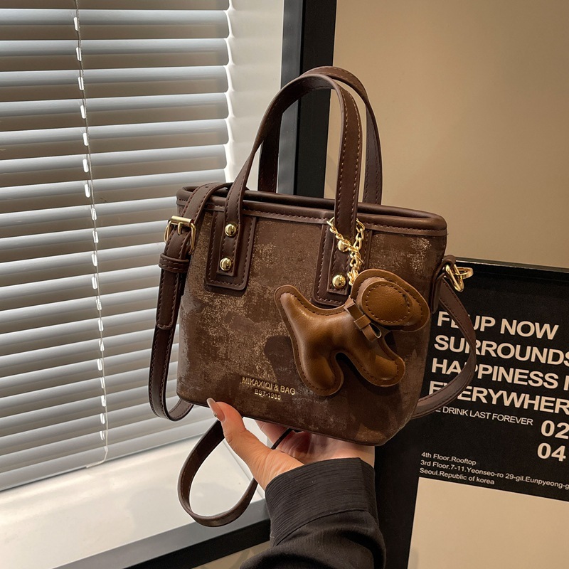 2024 New Popular Small Bag This Year Women's Fashion Versatile One Shoulder Crossbody Bag Retro Small Handheld Bucket Bag_voghion.com