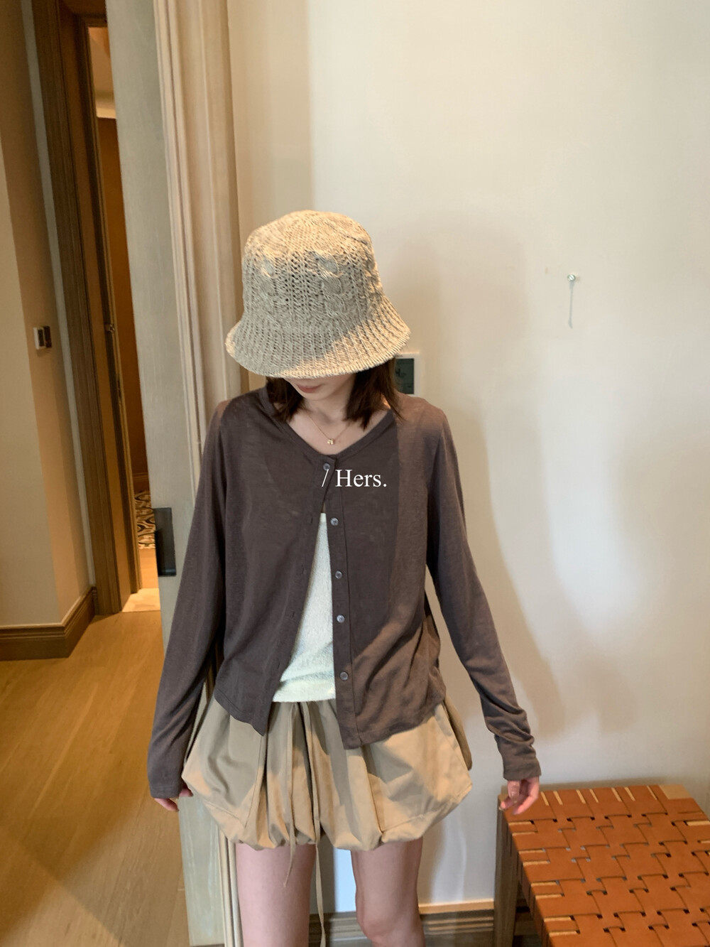 Áo khoác cardigan nữ dệt kim chống nắng cổ tròn tay dài phối màu cơ bản — Hồng sữa, Xám cacbon, màu đen, trắng ngà chi tiết 8