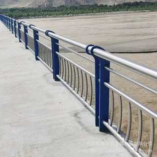 桥梁护栏不锈钢复合管河边防撞护栏方钢镀锌钢管栏杆天桥景观护栏