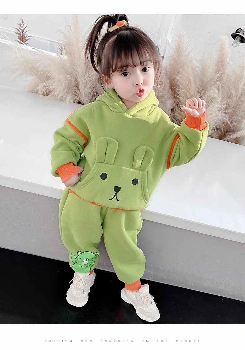 Felpa con cappuccio in peluche per ragazze 2023 nuovo abbigliamento alla moda set in due pezzi in stile occidentale per la versione coreana per bambini_voghion.com