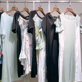女装杂款包;连衣裙;羽绒服