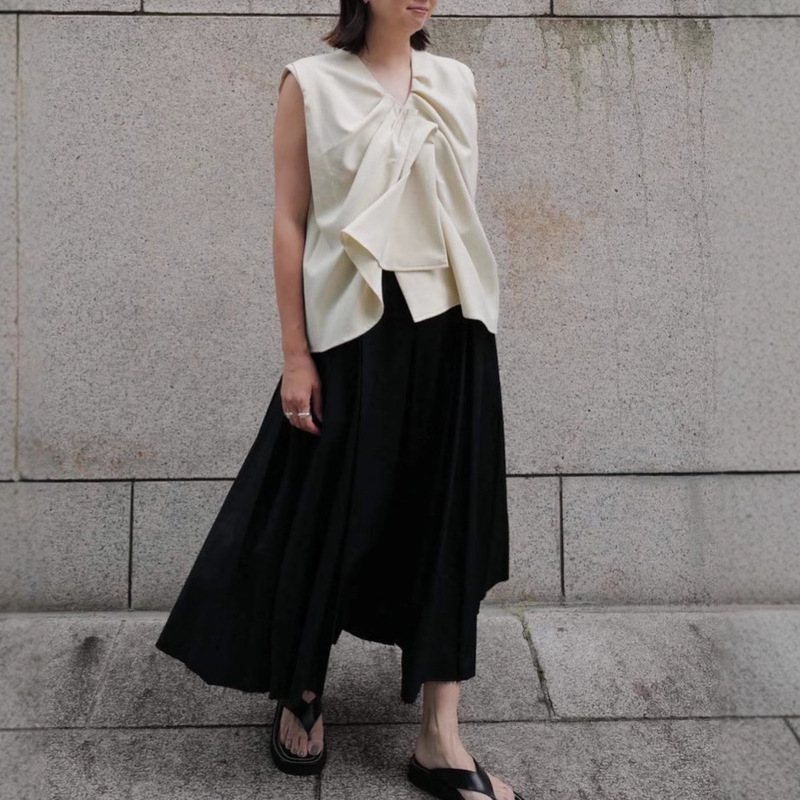 Qianhe Japanese Style Spring and Summer French Romantic Deconstructed Design V-Neck Sleeveless Top Light and Elegant Shirt for Women