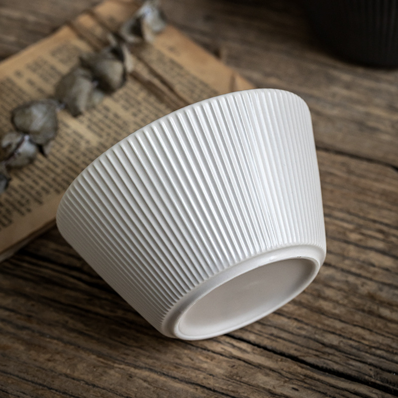 Tacos de arroz en relieve de niebla de 5 pulgadas personales de nicho cuenco de cerámica características domésticas de alto valor de exportación transfronteriza cuenco de arroz