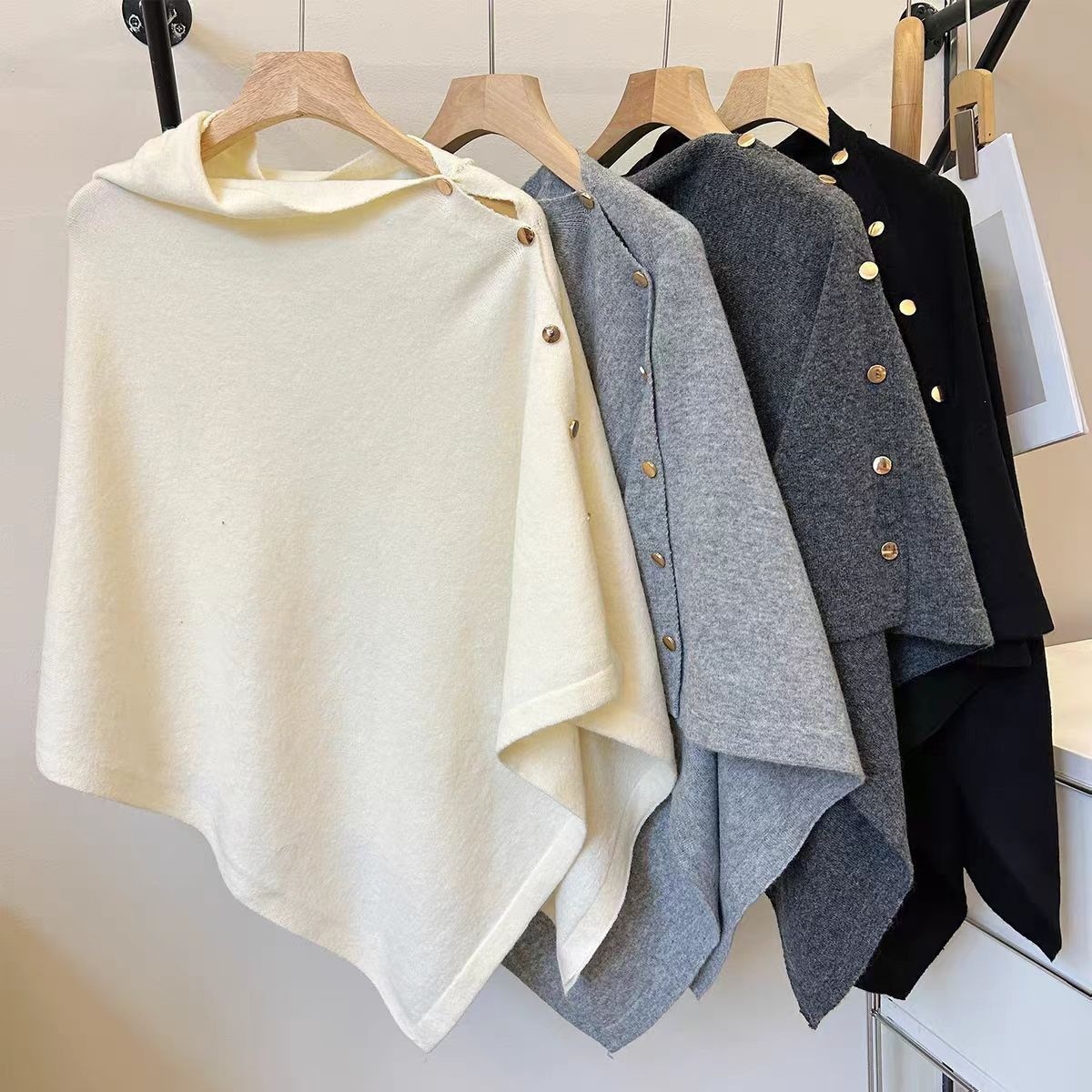 New style diagonal-buttoned shawl, a fashionable and versatile accessory for women, suitable for all seasons, with a loose and elegant design, perfect as a cape, outerwear, or scarf
