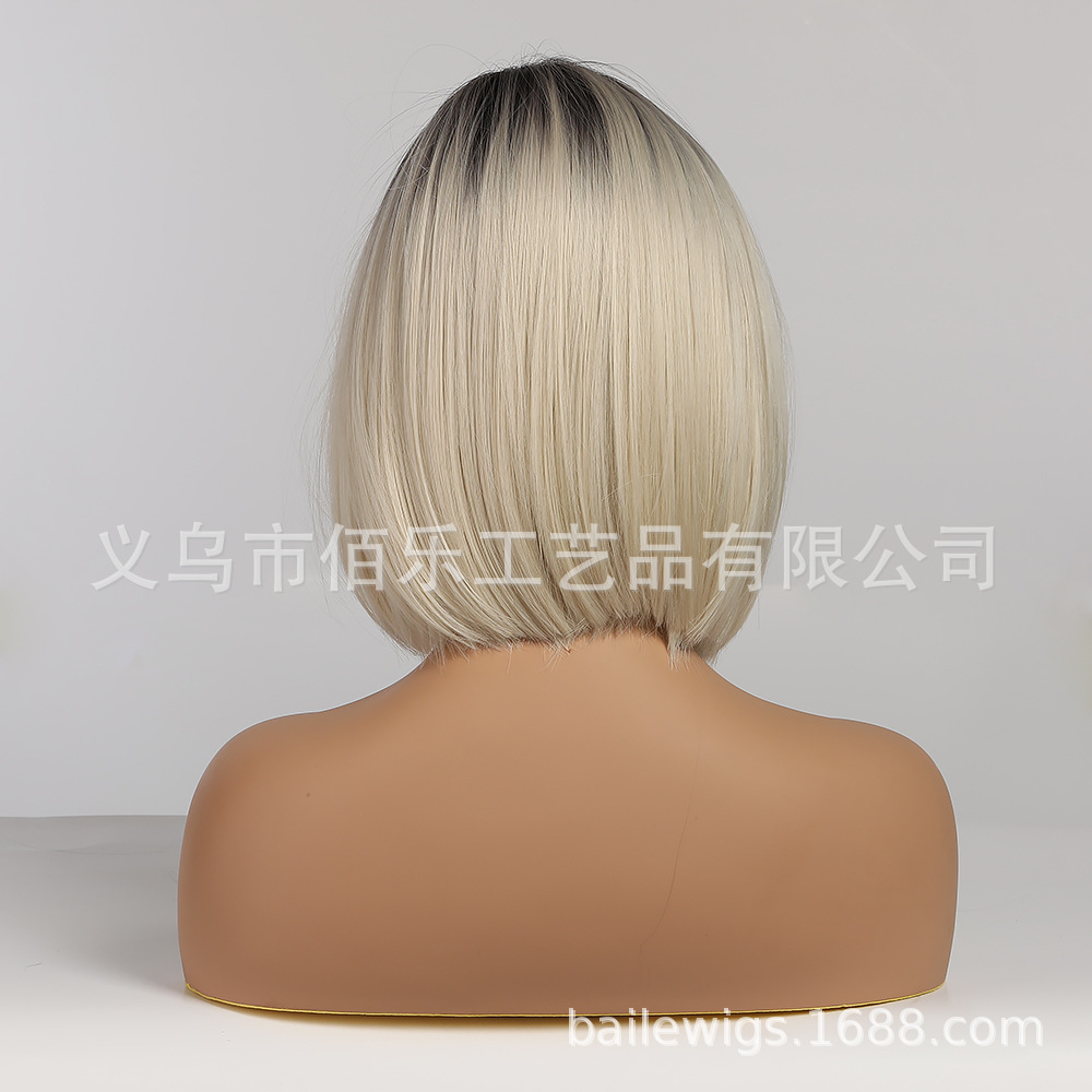 Pelucas de estilo europeo y americano con degradado de color blanco dorado en la parte superior, cabello corto y liso con raya lateral, pelucas sintéticas de estilo bobo para toda la cabeza. image 5