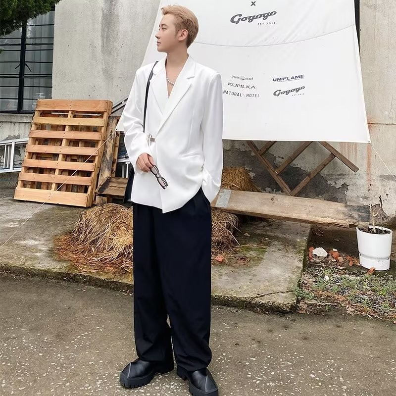 Nueva primavera y otoño net chaquetas de traje de moda para hombres con bloqueo de metal, diseño avanzado, traje casual suelto, top