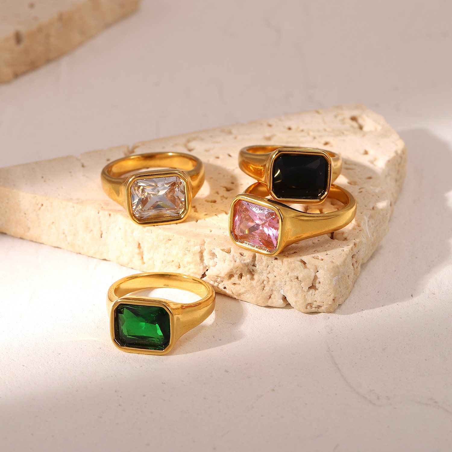 Retro 18k Gold Plated Square Zircon Stainless Steel Square Pink Green Zircon Glossy Ring display picture 2
