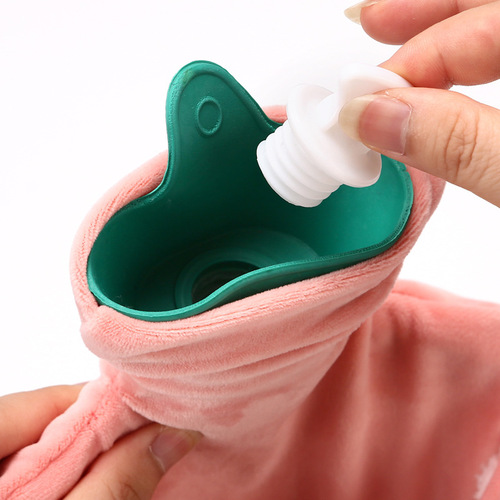 New velvet bag rubber hot water bag soft skin-friendly velvet hot water bag creative winter warm hand anti-freezing hot water bag