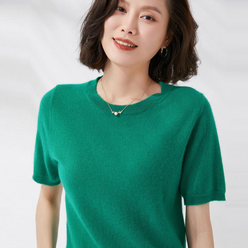 Woolen sweater with a round collar