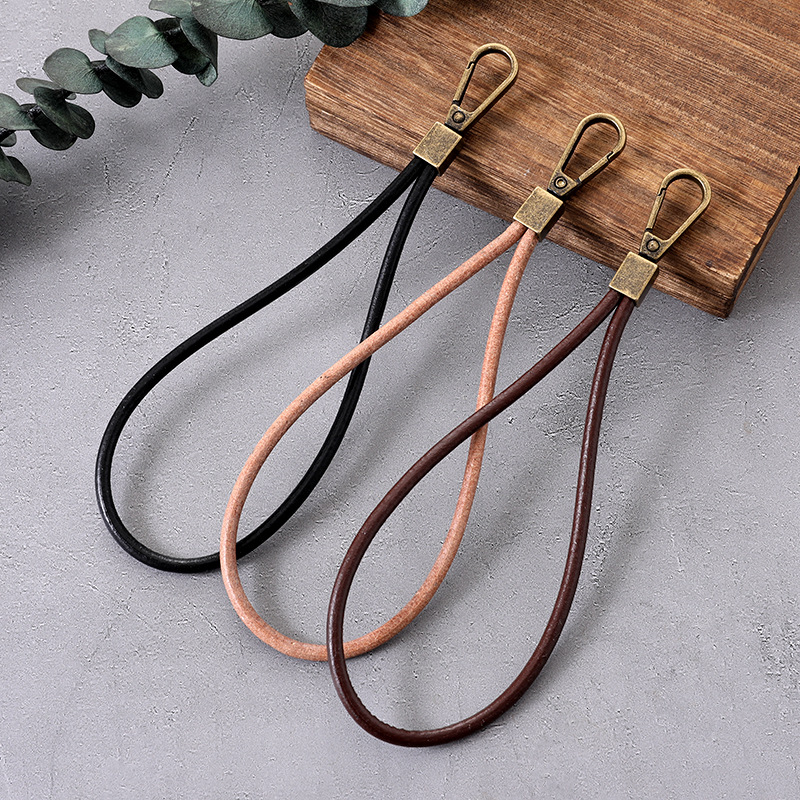 Artistic Retro Cowhide Wrist-Style Mobile Phone Hanging Chain, Simple and High-End, Replaceable Bag Decoration Hand Chain Pendant