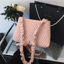 跨境2025秋季新款休闲高端时尚单肩斜挎女包街头时尚潮流水桶包包