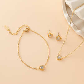 时尚ins爱心简约锆石锁骨链爱心轻奢高级感百搭毛衣链   厂家直批