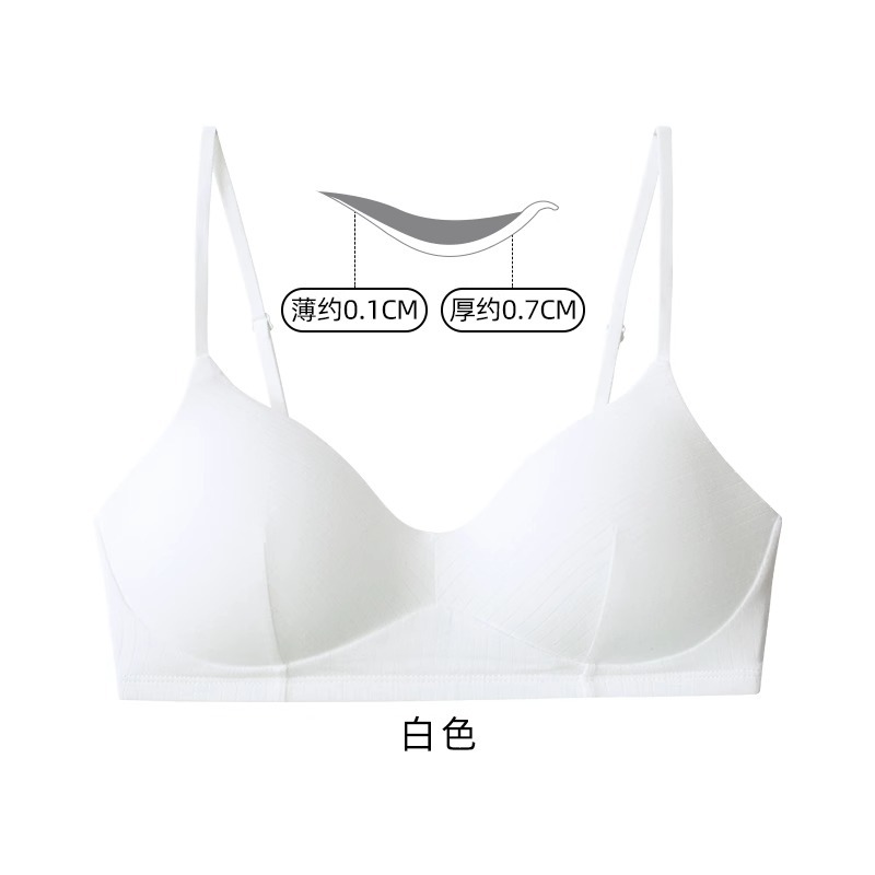 無痕下着の女性が小胸の平胸専用ブラジャーを集めています。夏の薄いタイプで快適です。|undefined