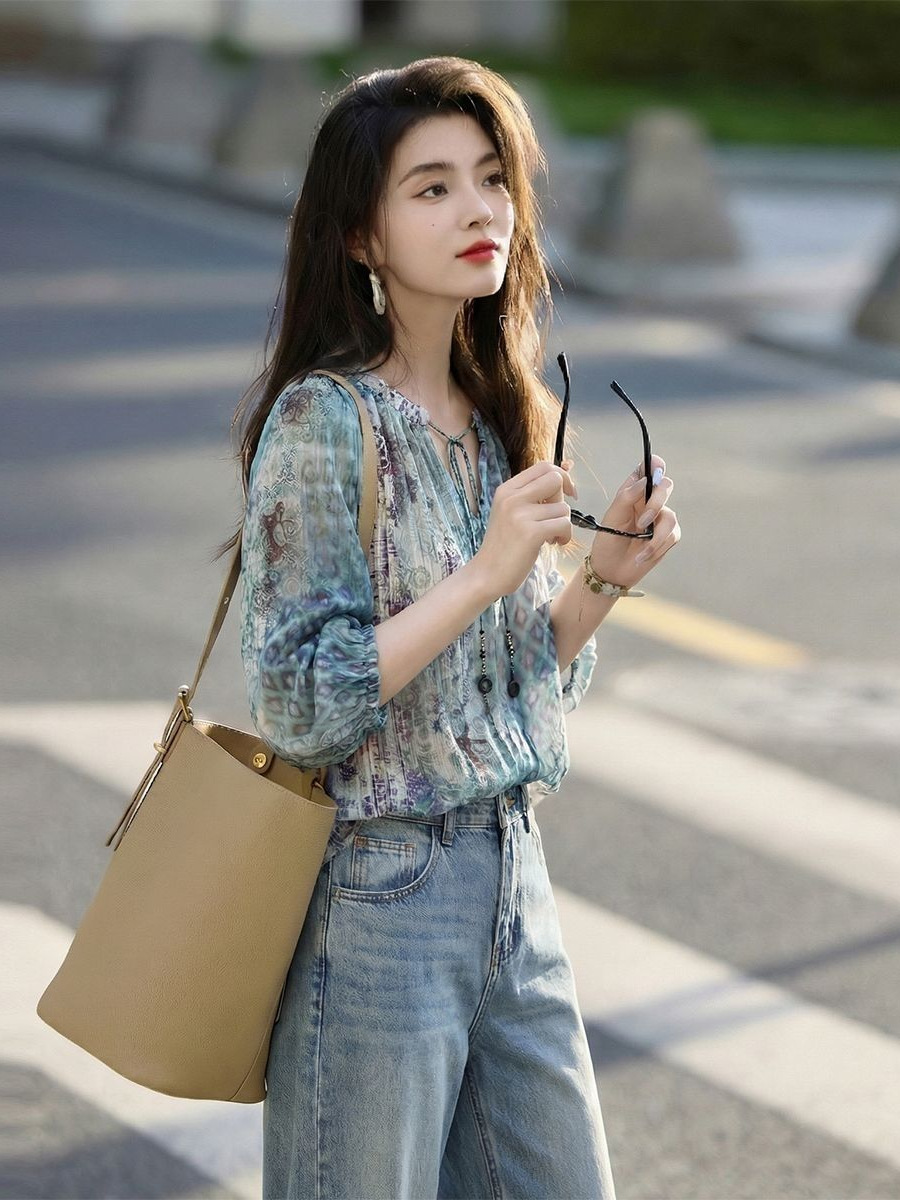 Áo sơ mi nữ cổ chữ V họa tiết hoa vỡ, dáng rộng suông, tay dài, phong cách Pháp — Hoa vỡ màu xanh