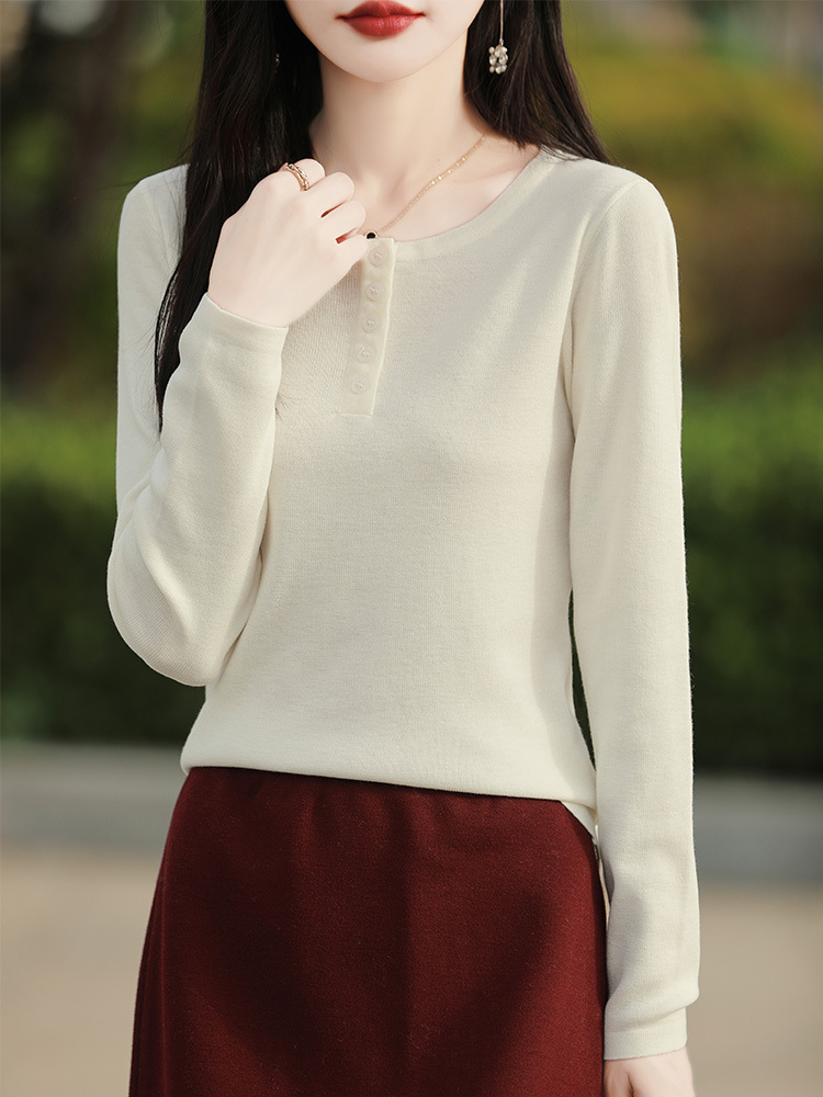 Woolen elegant base body-friendly sweater with a round collar