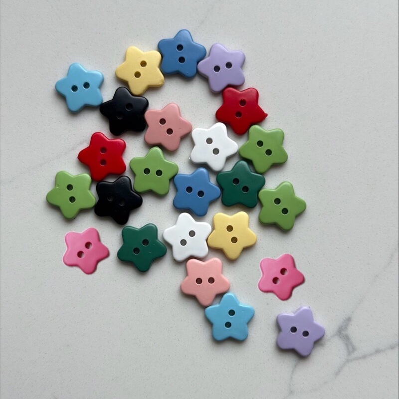 Plastic Colorful Two-Hole Hand-Sewn Buttons Cartoon Children's Star-Shaped Buttons for Coats, Sweaters, and Clothing Irregular-Shaped Buttons