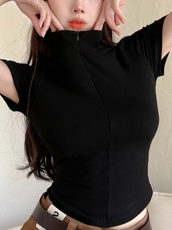 Zipper lapel short sleeved T-shirt for women in spring summer of 2024, tailored to fit the waist slim down. Unique and_voghion.com