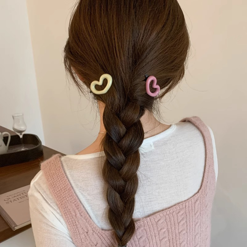 Bonito dulce rosa amor abrazadera de cabello de plástico simple y libre borde lateral frisa abrazadera de cabello en forma de corazón