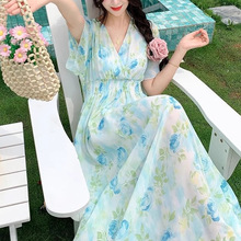 温柔风碎花连衣裙子女装夏季2025新款茶歇法式高级感显瘦v领长裙