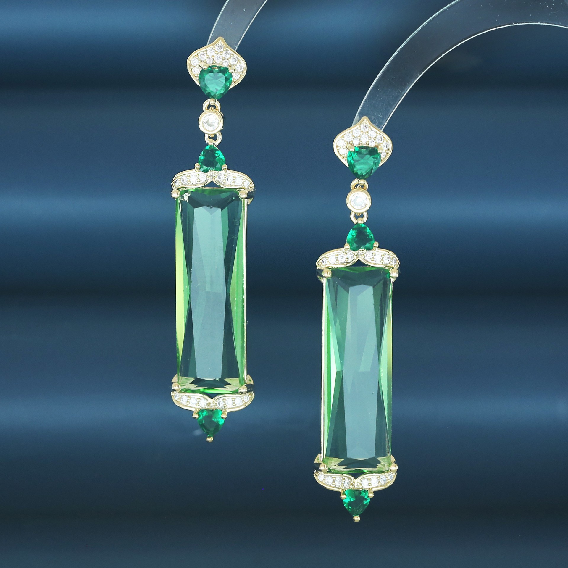 Fashionable geometric universal elegant earrings with zircon