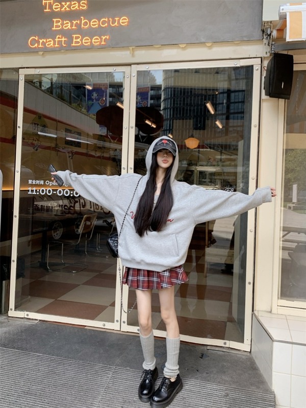 甜辣妹运动休闲V领长袖卫衣背心格子短裙女2025秋季新款时尚套装|undefined