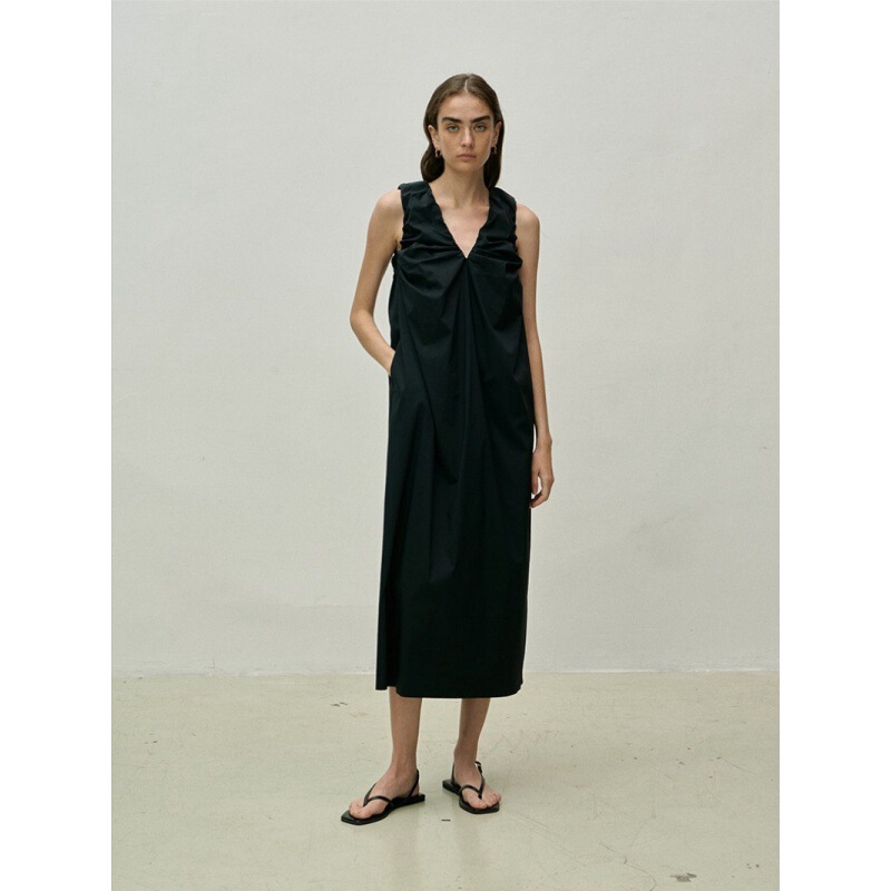 Longmei Loose V-Neck Pleated Tank Dress 2026 Spring and Summer New Nordic Vkc Simple Commuter Sleeveless Dress Longmei Loose V-Neck Pleated Tank Dress 2026 Spring and Summer New Nordic Vkc Simple Commuter Sleeveless Dress