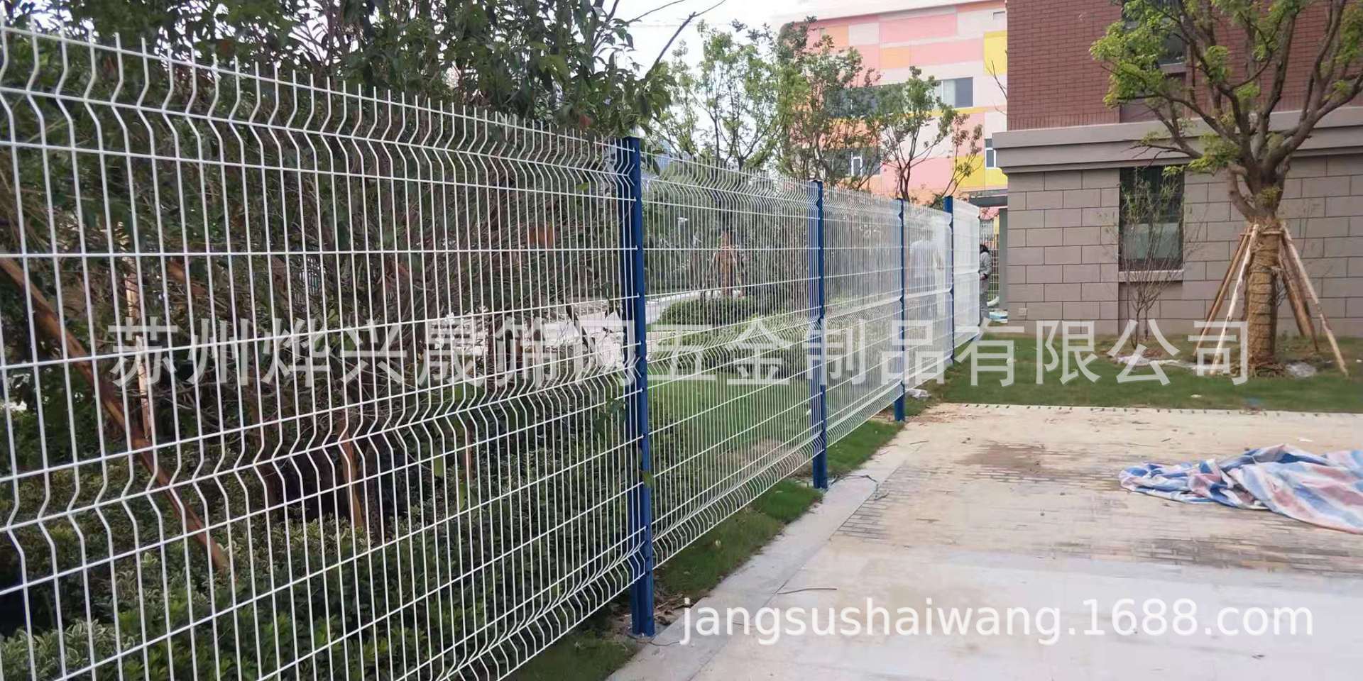 厂家供应安装高强度护栏网 质优价廉户外停车场隔离围栏网栅栏