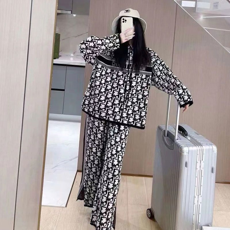 ネットの赤いスーツの気質の名媛は帽子の衛衣の微拉ズボンのスーツの女性の秋の新型のファッションの2セットの女性をつないでいます。|undefined