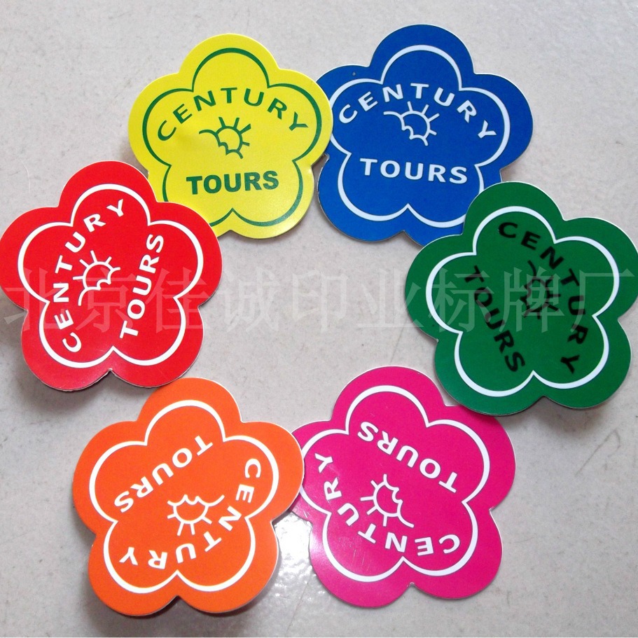 供应花朵PVC胸牌 PVC卡片名字牌 异形PVC彩色别针牌