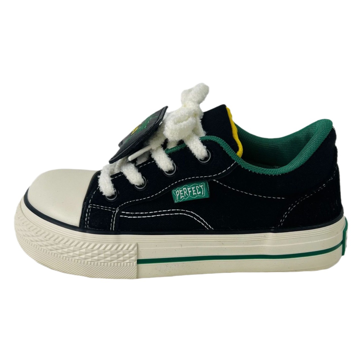 2024 estudiante de primavera Tiro callejero zapatos blancos de moda de las mujeres coreanas Harajuku estilo de Hong Kong zapatos de lona de punta cuadrada transmisión en vivo de las mujeres zapatos de mujer