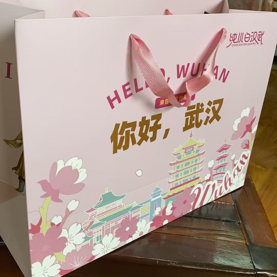 购物手提白卡纸礼品袋创意牛皮服装纸袋logo化妆品礼盒