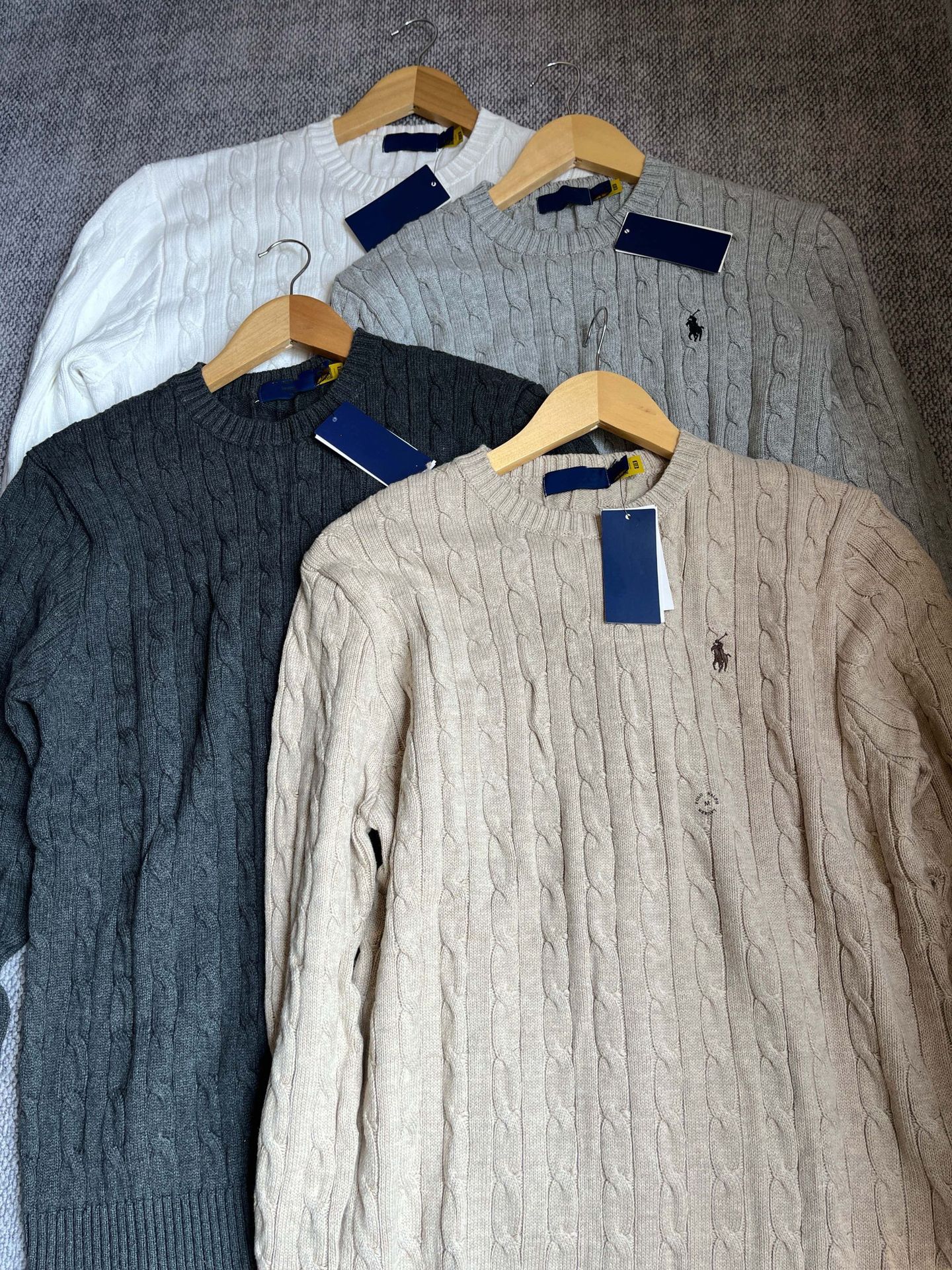 高品質の古典的な戦馬刺繍綿線麻花丸襟長袖プルオーバーニットセーター男性ニット