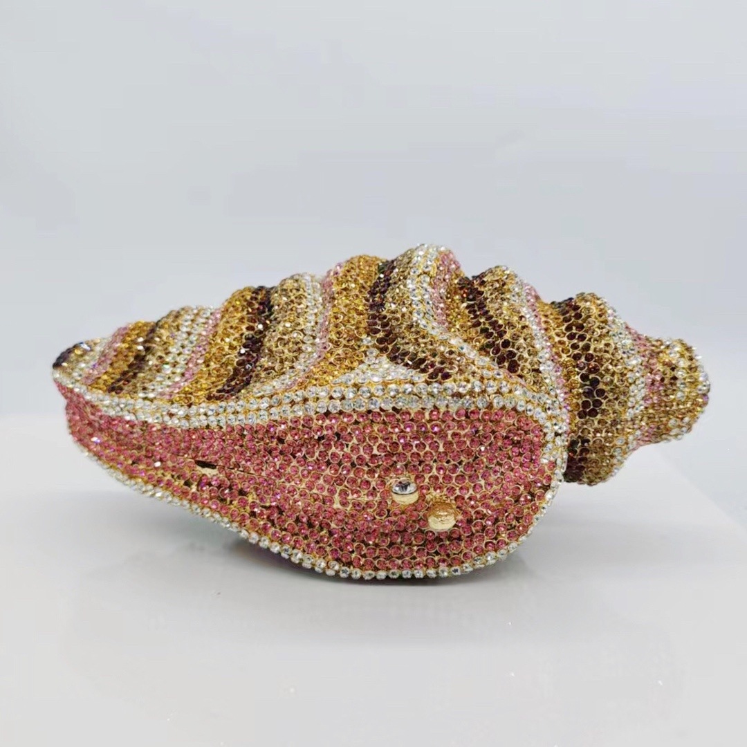 Seleccione estrictamente la nueva bolsa de diamante de concha transfronteriza, bolsa de cena de diamante hueco de lujo, bolsa de embrague de piedra