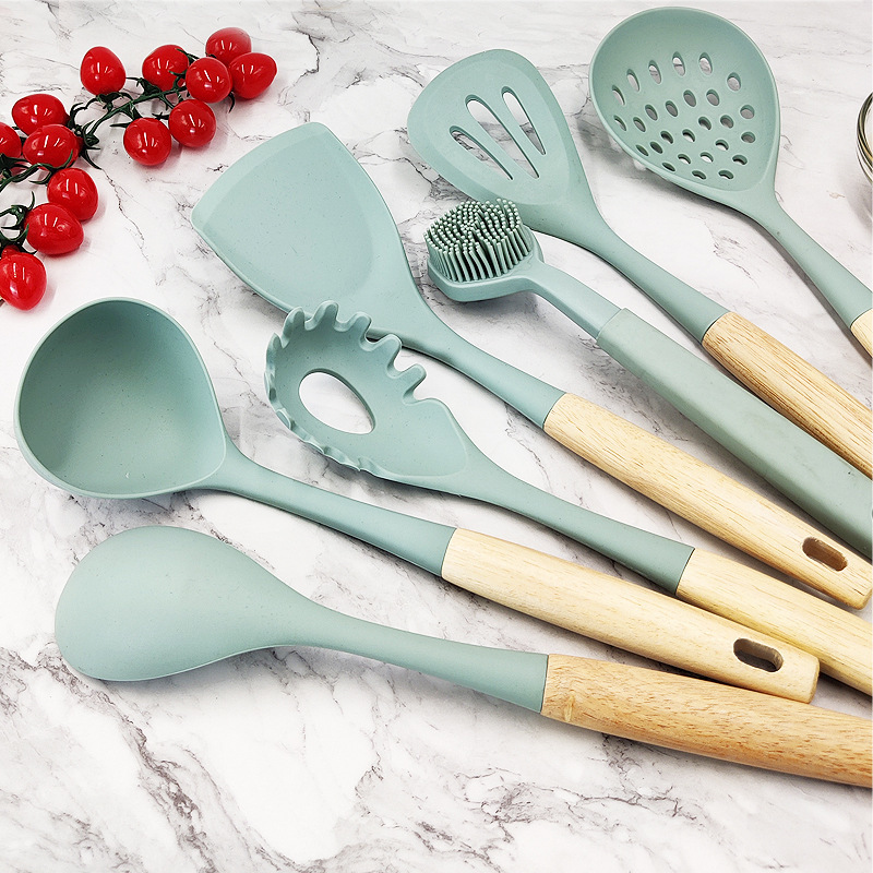 Thickened silicone kitchenware 6-piece non-stick spatula soup spoon Colander kitchenware set wooden handle silicone shovel wholesale Thickened silicone kitchenware 6-piece non-stick spatula soup spoon Colander kitchenware set wooden handle silicone shovel wholesale