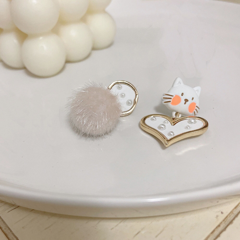 Fashion Kitten Heart Hair Ball Earrings Fashion Sweet And Cute Small Fresh Earrings display picture 7