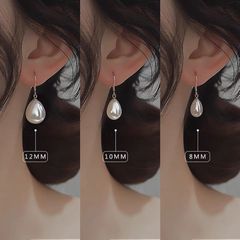 日韓のシンプルな真珠のイヤリングの女性のレトロな水滴の高級感の気質の香港風の小さい大衆のデザイン感のイヤリングの新型の潮
