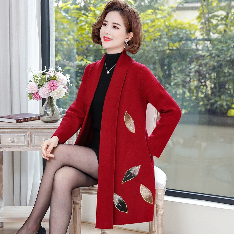 Весенне-осенняя одежда для мам Кардиган средней длины в западном стиле Женский Тренч для средних лет, большие размеры, элегантное вязаное пальто для средних и пожилых людей на осень и зиму