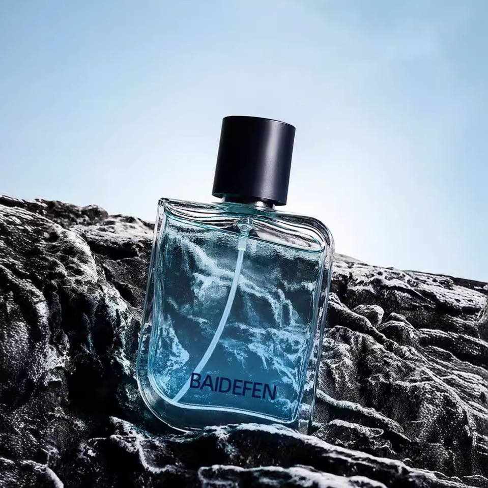 Al por mayor transfronterizo cuatro perfumes masculinos frescos y duraderos de madera fragancia fragrante colonia de la fiesta estudiantil del océano venta directa