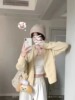 鹅黄色