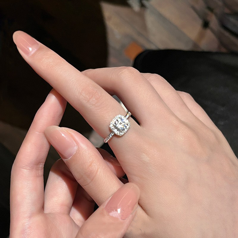 New Sparkle Diamond Square Women's Ring Small Square Sugar Ring Women's Light Luxury All-match Index Finger Vein Ring Niche Design Ring