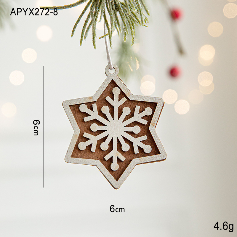 クリスマスの新しいdiyショーウインドーはクリスマスの装飾品を飾っています。|undefined