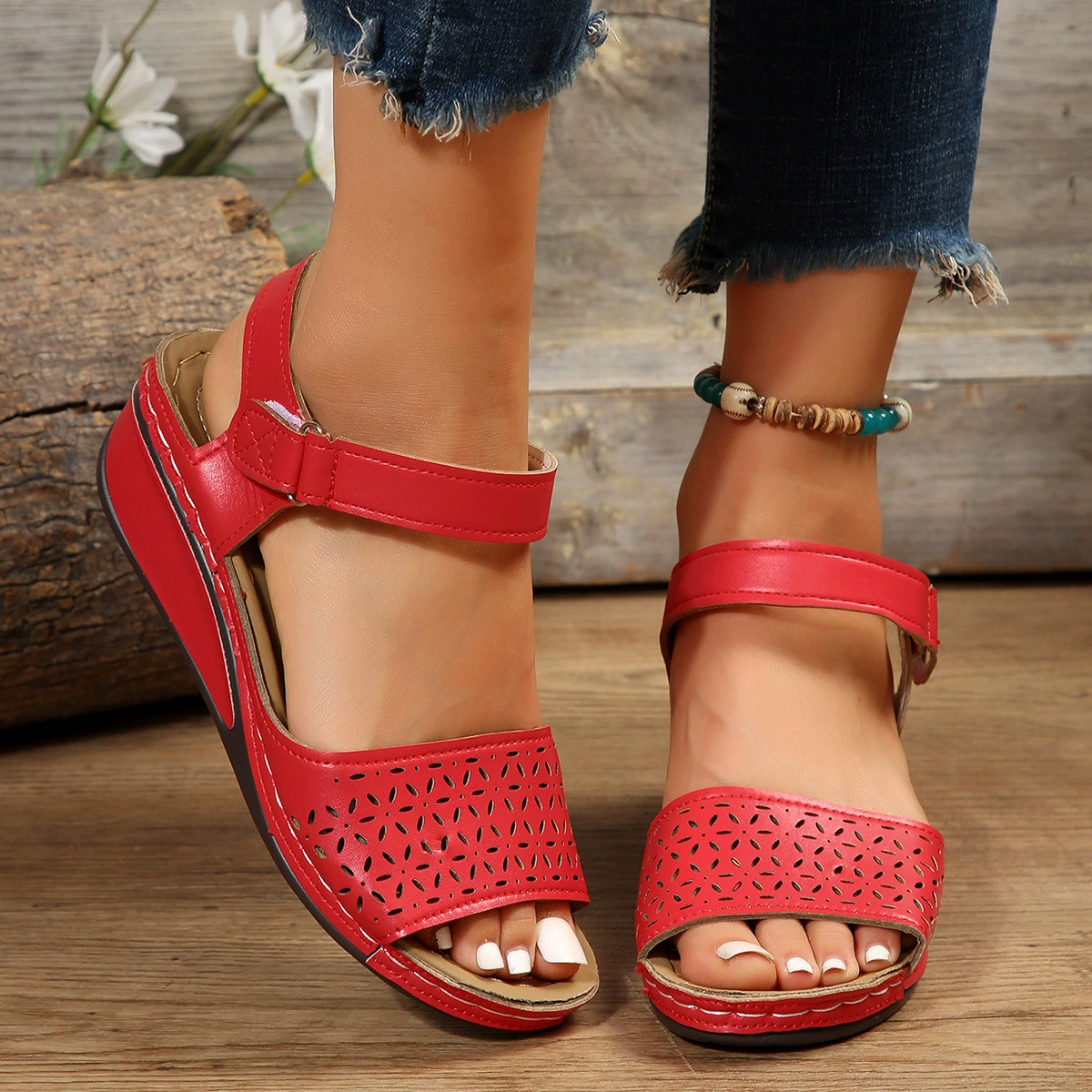 Женские наклонные сандалии больших размеров, 2023, летняя независимая станция, новые полые пляжные сандалии с толстой подошвой и пряжкой на липучке