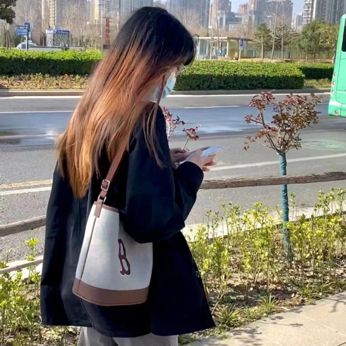 MLB Korea Bucket Bag NY Classic Embroidery Trendy Academic Style Versatile Lightweight Commuter Large Capacity Shoulder Crossbody Bag - Thumbnail 2