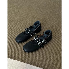 女性の身長を伸ばすためのレトロな多用途ダブルバックルストラップ付きシープスキンバージョンの浅い口のシングルシューズ、2025年の新しいフレンチラウンドトゥメリージェーンシューズ